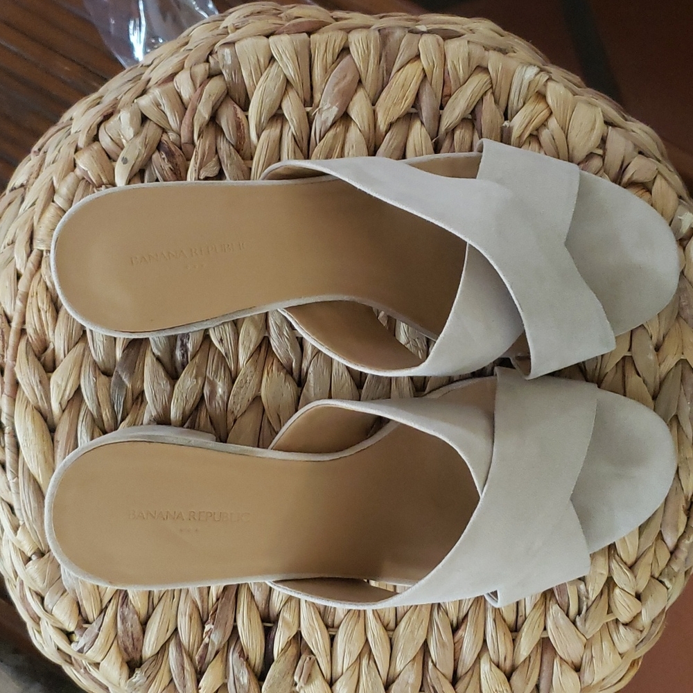 Shoes - Picture 2 of 7